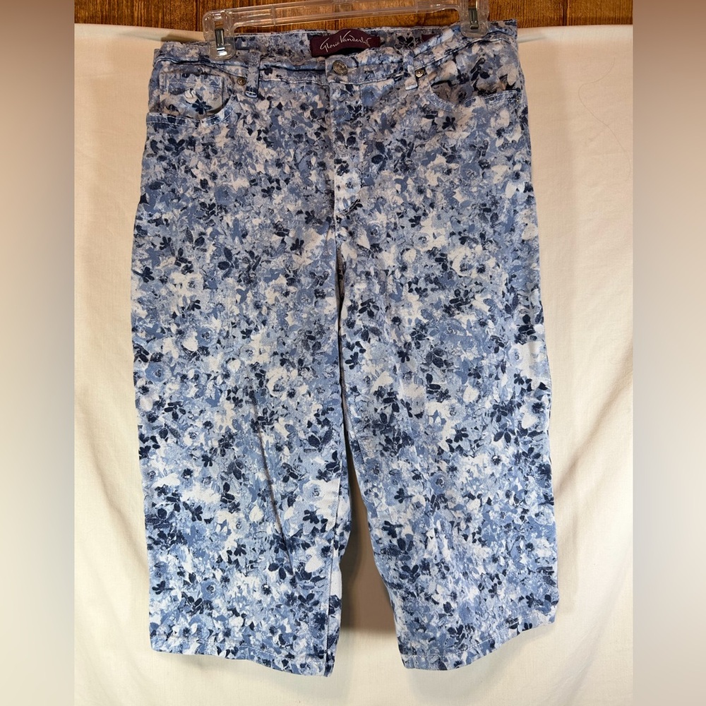 Gloria Vanderbilt Amanda blue/white patterned walking shorts W/pockets 12 P